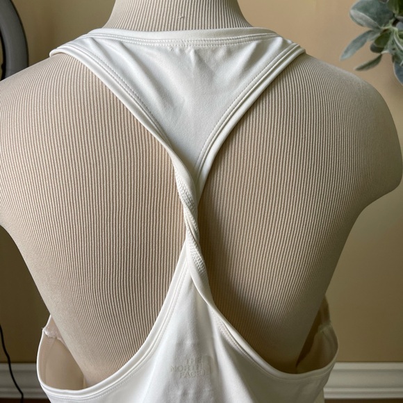 THE NORTH FACE Dune Sky Performance Tank Moisture Wicking Off White NWOT Medium - Picture 6 of 12